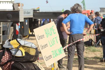 6. Oktober 2018 - BUND Lippe im Hambacher Forst: Demo „WALD RETTEN – KOHLE STOPPEN !“  