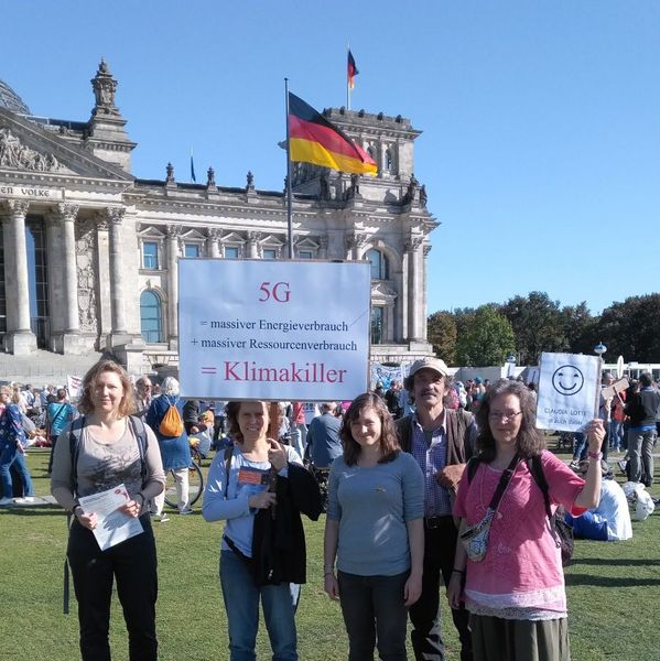 Mitglieder der 5G-Initiative Lippe bei Demo in Berlin